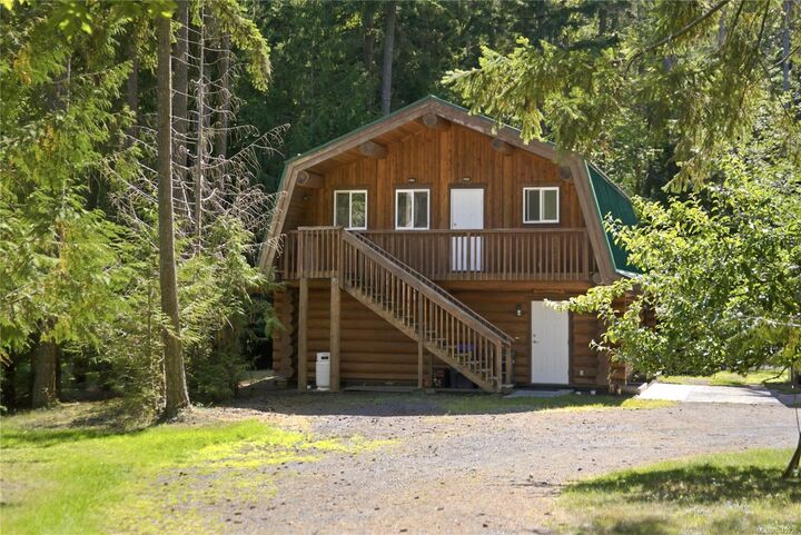 Property Photo: 700 Fern Rd E BC V9K 1M4