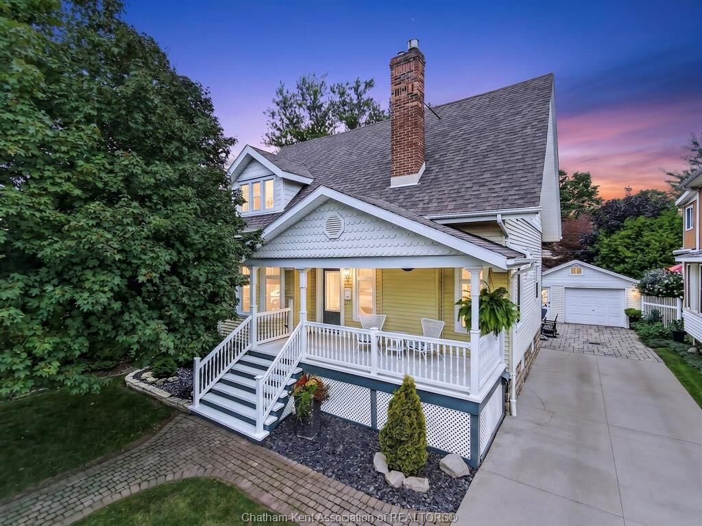 Property Photo: 15 Ellwood Avenue ON N7M 3K2