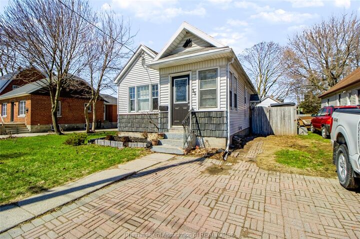 Property Photo: 35 Alexandra Avenue ON N7M 1X9