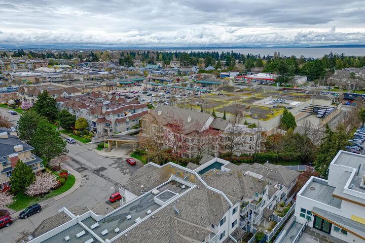Property Photo: 1118 55 Street 103 BC V4M 3J8