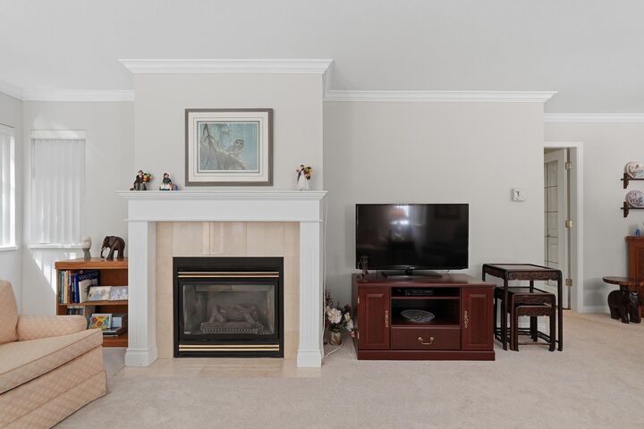 Property Photo: 1118 55 Street 103 BC V4M 3J8