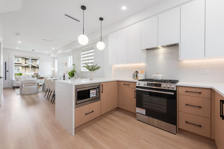 Property Photo:  6808 Elwell Street 5  BC V5E 1K1 