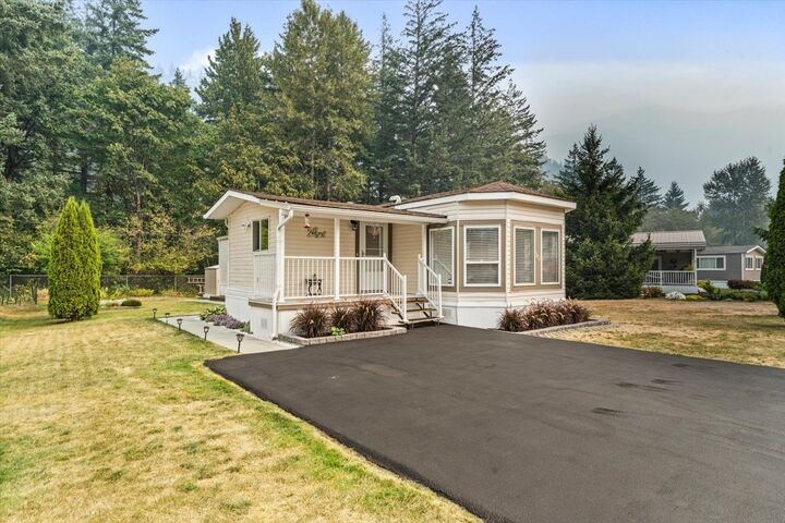 Property Photo: 65367 Kawkawa Lake Road 10 BC V0X 1L1
