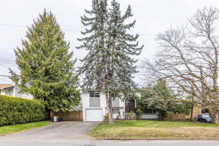 Property Photo: 27283 29 Avenue BC V4W 3J8