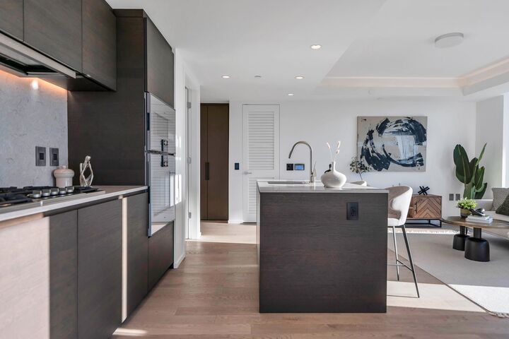 Property Photo: 1482 Robson Street 2106 BC V6G 1B9