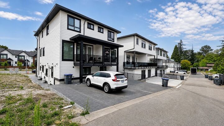Property Photo: 16521 20 Avenue BC V3Z 0X6