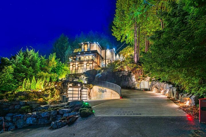 592 Craigmohr Drive — photo 1