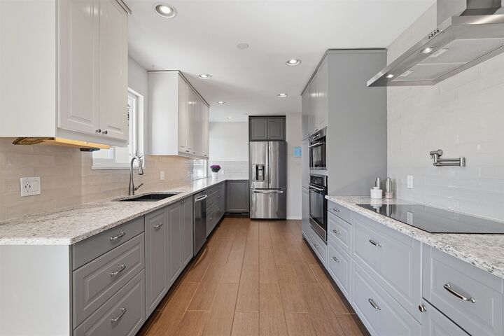Property Photo: 6876 Hycrest Drive BC V5B 2X2