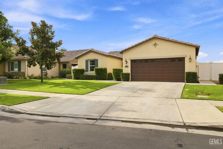 Property Photo: 14803 Yellow Lupine Drive CA 93314