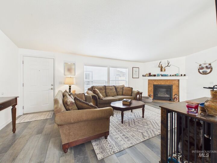 Property Photo: 861 Liberty Ln ID 83617
