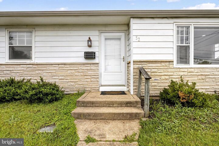 Property Photo: 52 Morris Road DE 19720