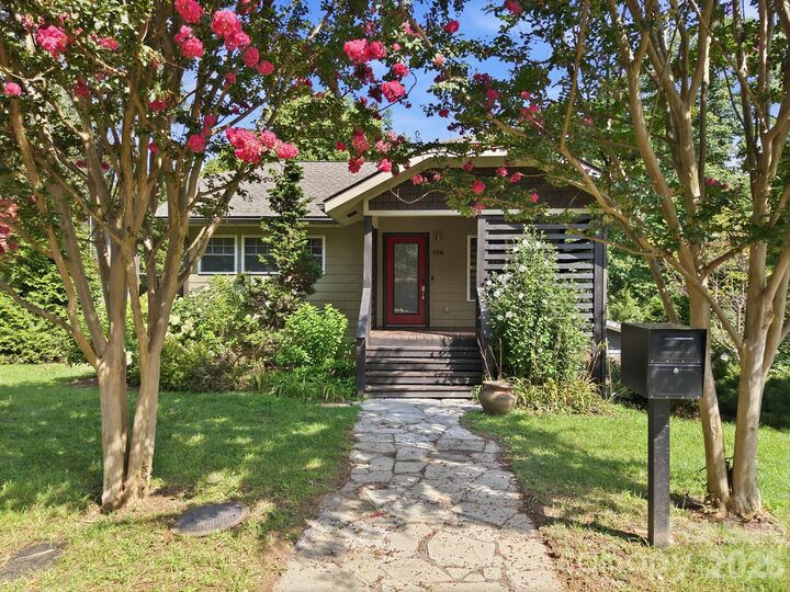 Property Photo:  146 Courtland Avenue  NC 28801 