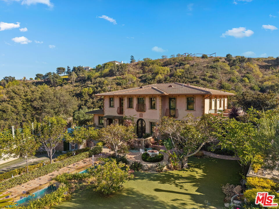 Property Photo:  28305 Via Acero St  CA 90265 