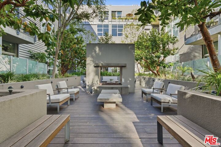 Property Photo: 4080 Glencoe Ave, Unit 317 CA 90292