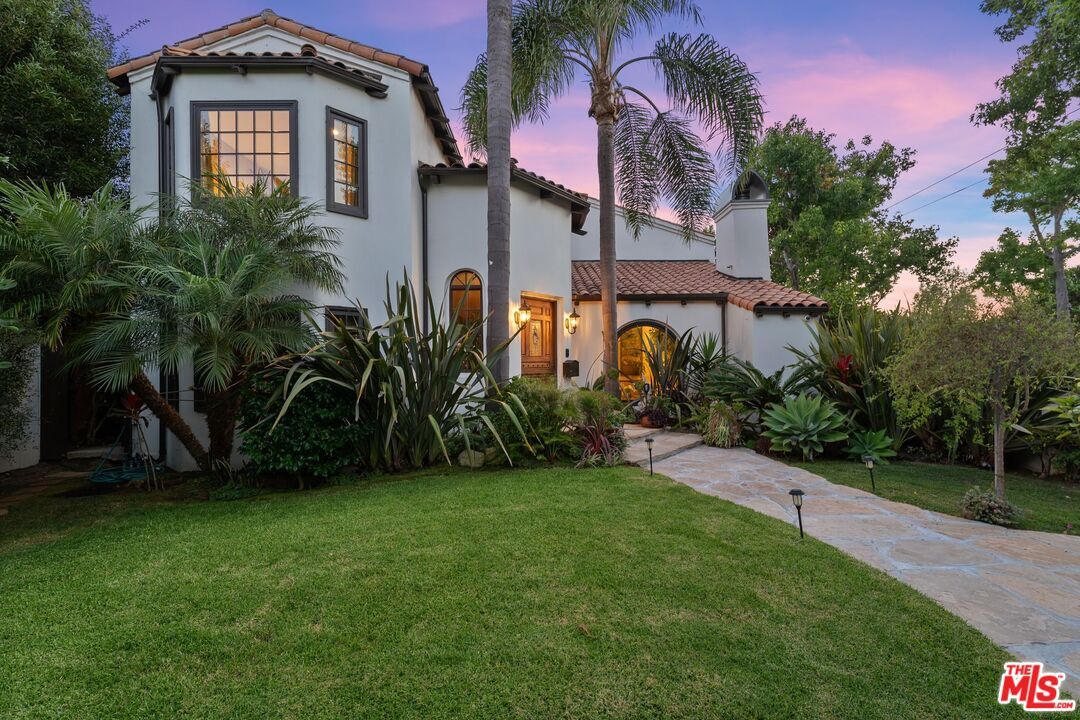 Property Photo: 402 11th St CA 90402