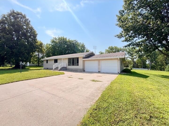 Property Photo: 3617 Lakeview Lane NE 68601