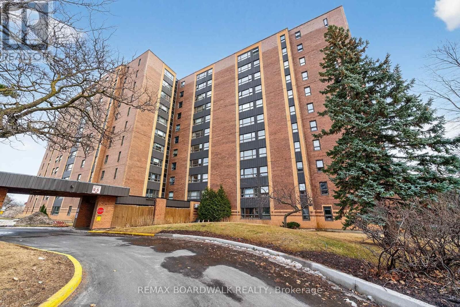 Property Photo:  1356 Meadowlands Drive East 407  ON K2E 6K6 