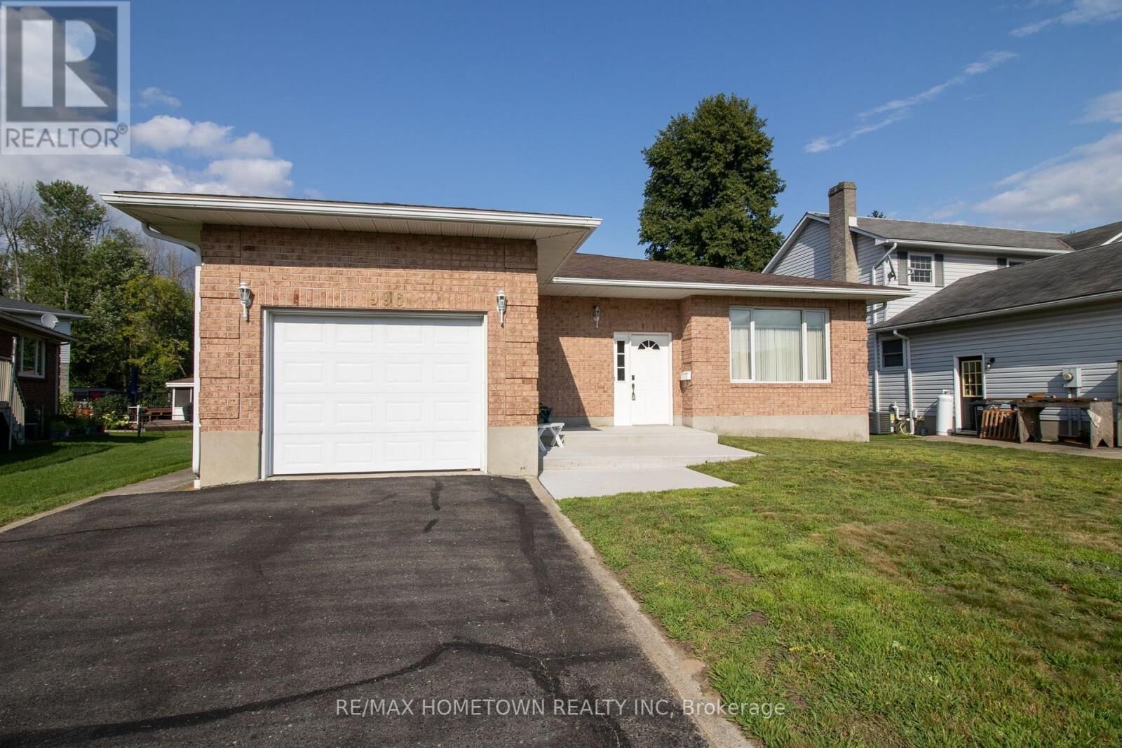 Property Photo: 996 Massie Drive ON K0E 1T0