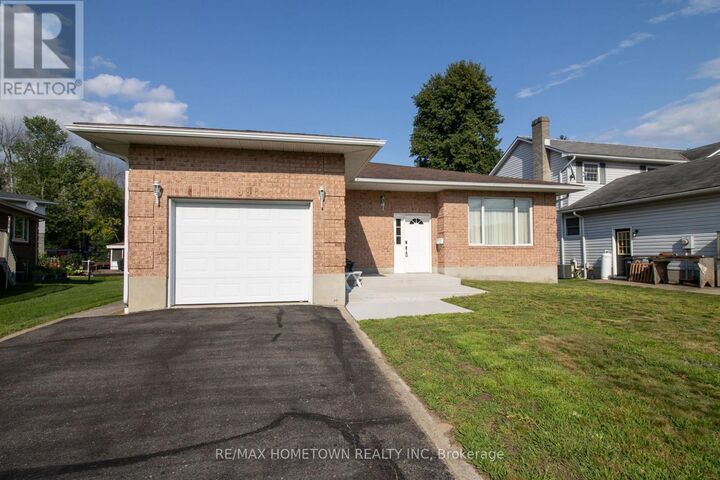 996 Massie Drive — photo 1