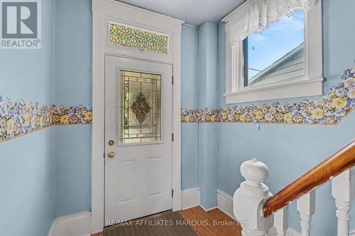 Property Photo:  77 Russell Street East  ON K7A 1G8 