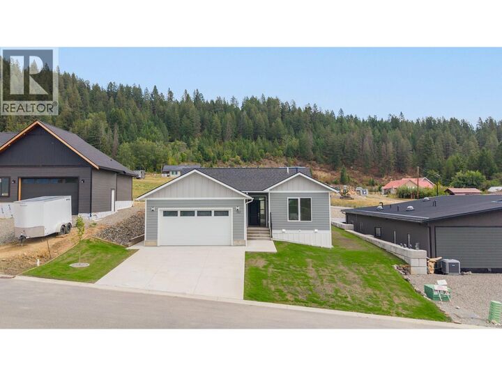 Property Photo: 712 Mountain View Crescent BC V0B 1G5