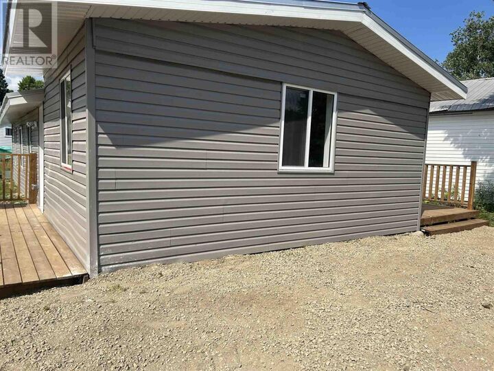 Property Photo: 2 Daniel Ct ON P6A 5K7