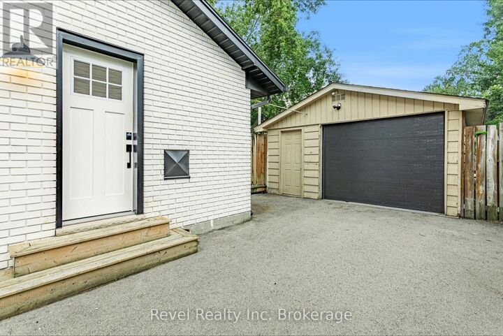 Property Photo: 811 Hughson Street ON N4S 4P8