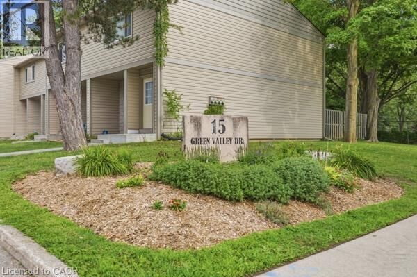 Property Photo: 15 Green Valley Drive 41 ON N2P 1K7