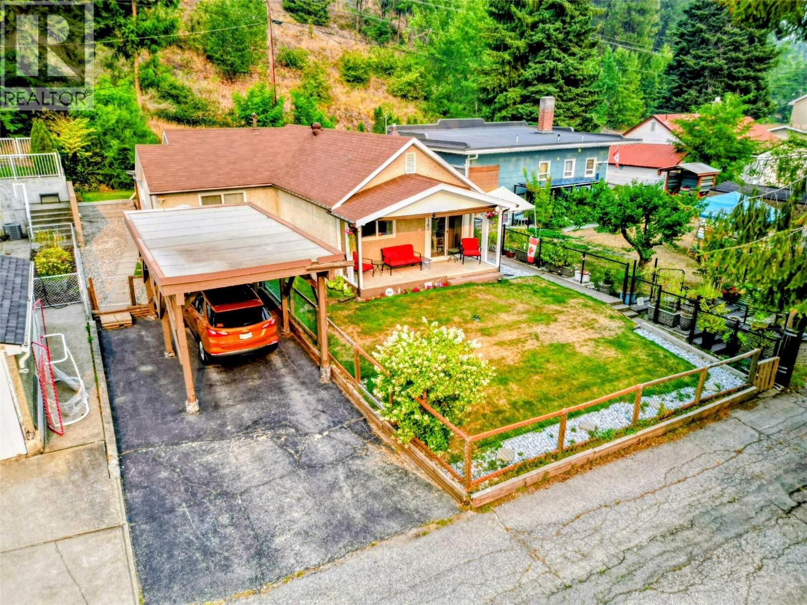Property Photo:  1142 Third Avenue  BC V1R 1N9 