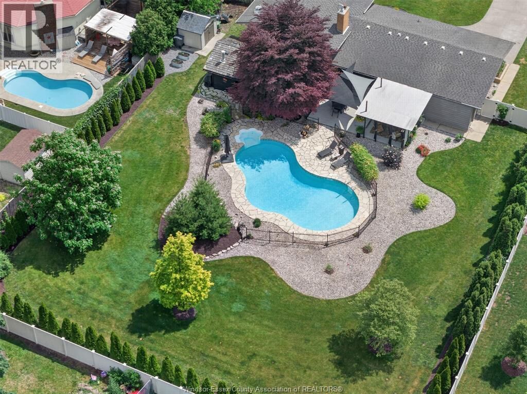 Property Photo:  421 Arlington  ON N8N 2K1 