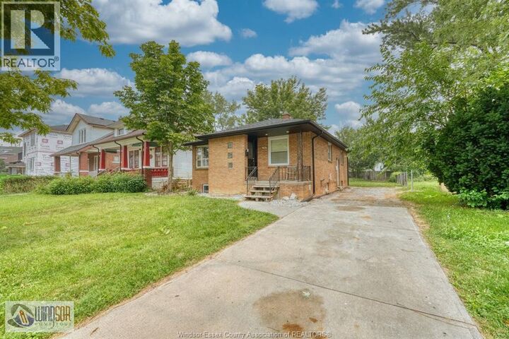 Property Photo:  736 Partington Avenue  ON N9B 2N7 