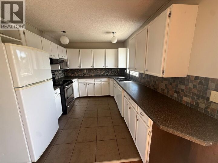 Property Photo: 925 Cornwall Crescent BC V1G 1P1