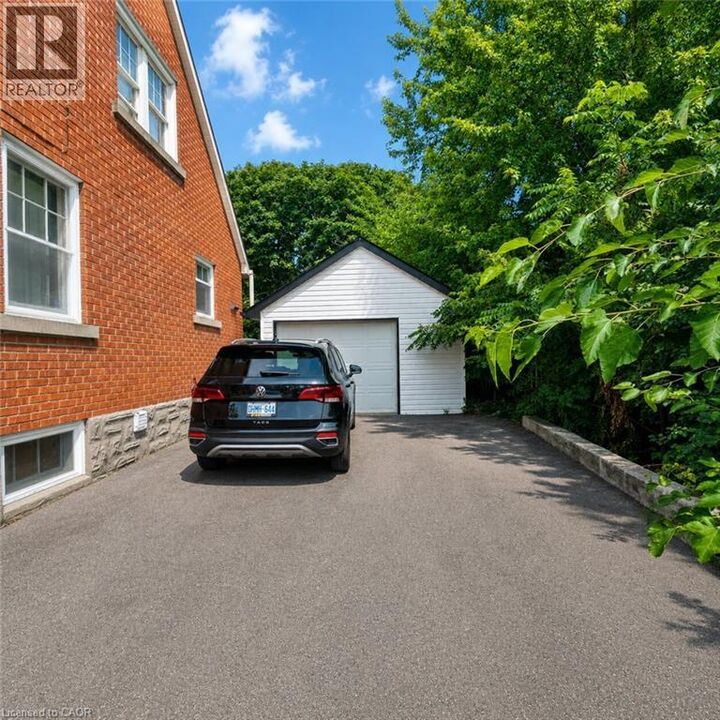 Property Photo:  492 Courtland Avenue East Upper  ON N2G 2W7 