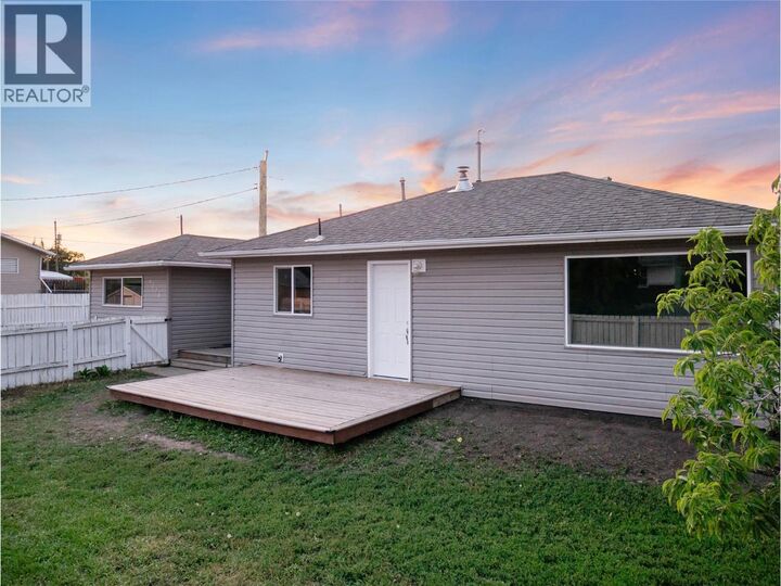 9721 2 Street — photo 1