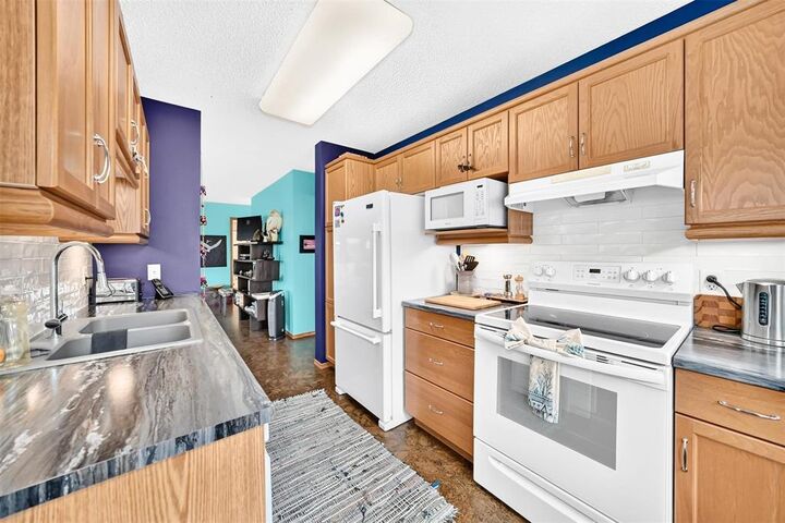 Property Photo: 232 Goulet Street MB R2H 0R8