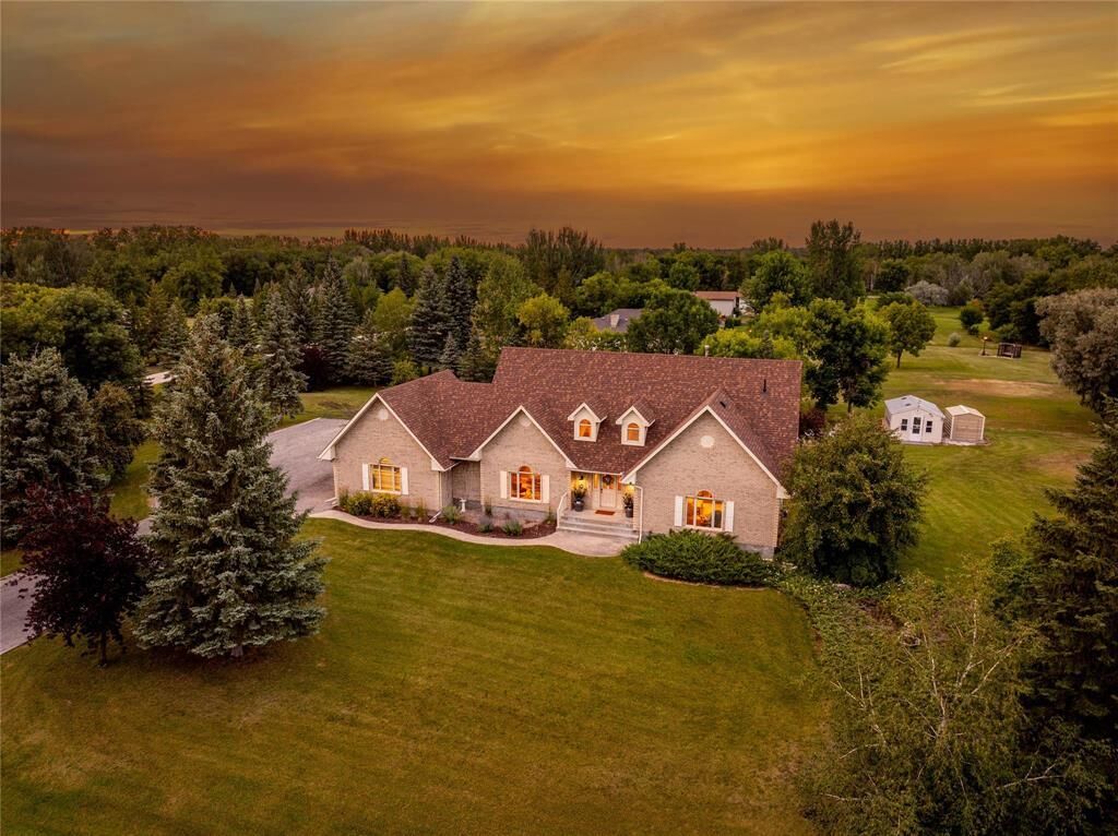 Property Photo: 9 Michael Bay MB R1A 2Z8