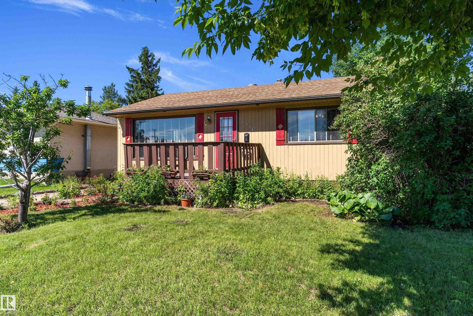 Property Photo:  8936 154 Street NW  AB T5R 1S8 