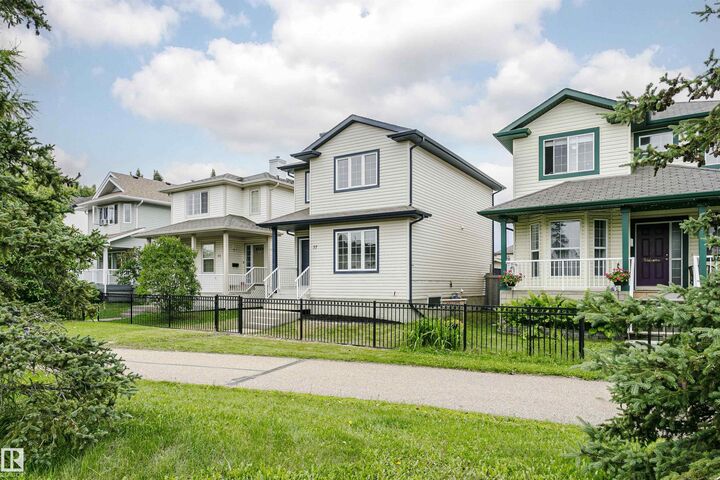 Property Photo:  37 Suntree Promenade  AB T9E 8R7 