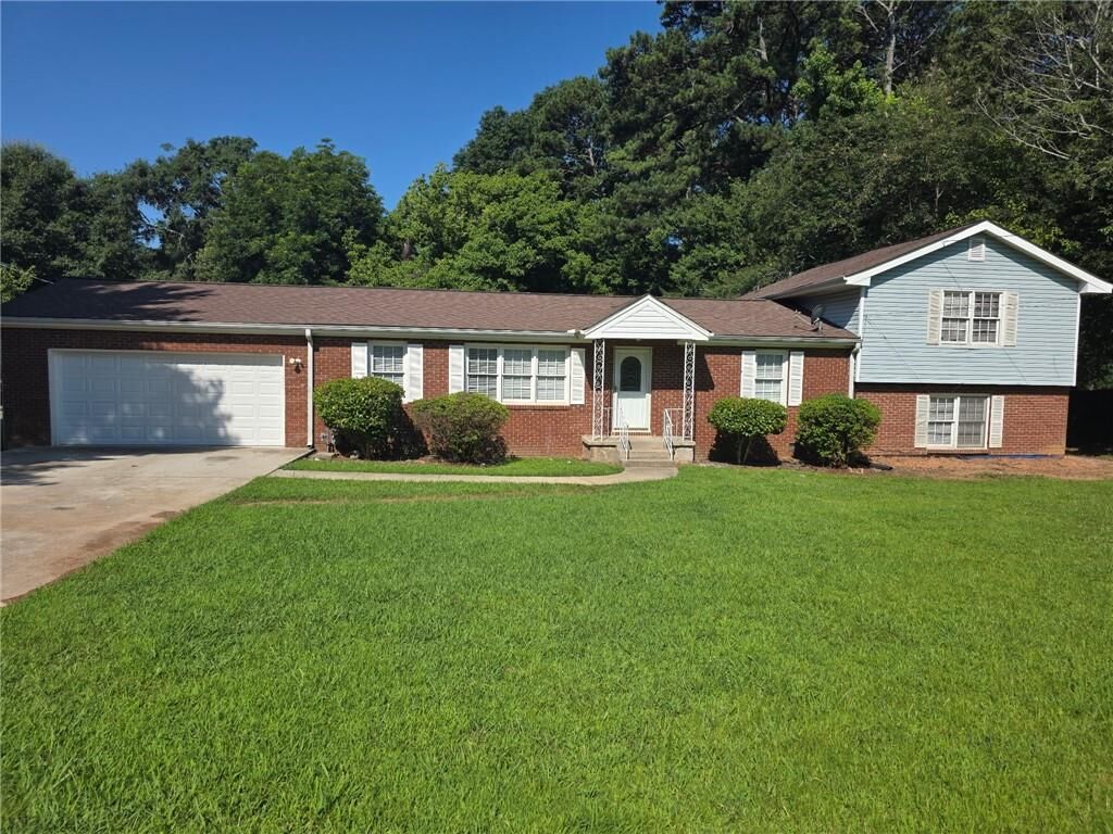 Property Photo: 1579 Rockbridge Road GA 30087