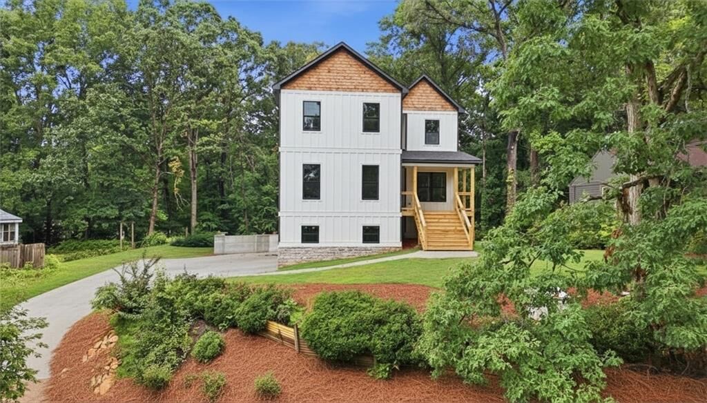 Property Photo: 2183 Deep Woods Way GA 30062
