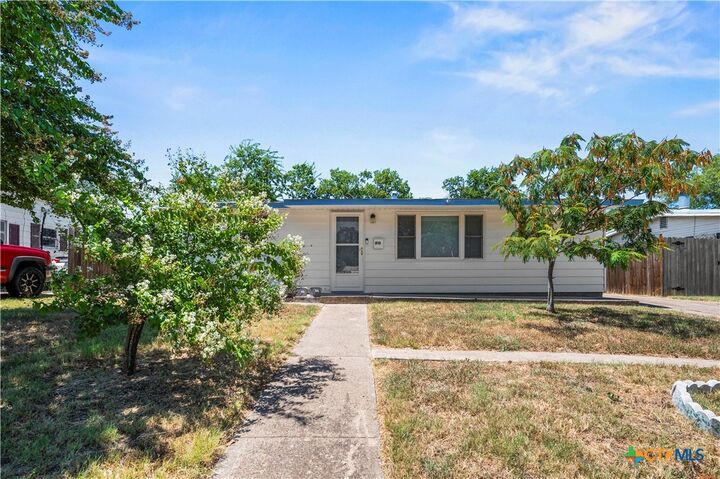 Property Photo: 819 Southside Drive TX 76541