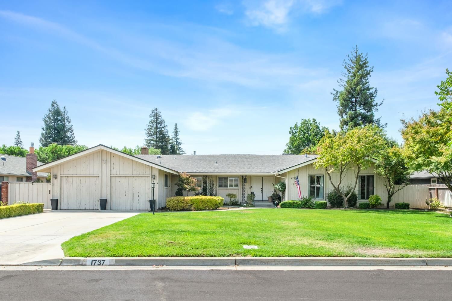Property Photo:  1737 W Roberts Avenue  CA 93711 