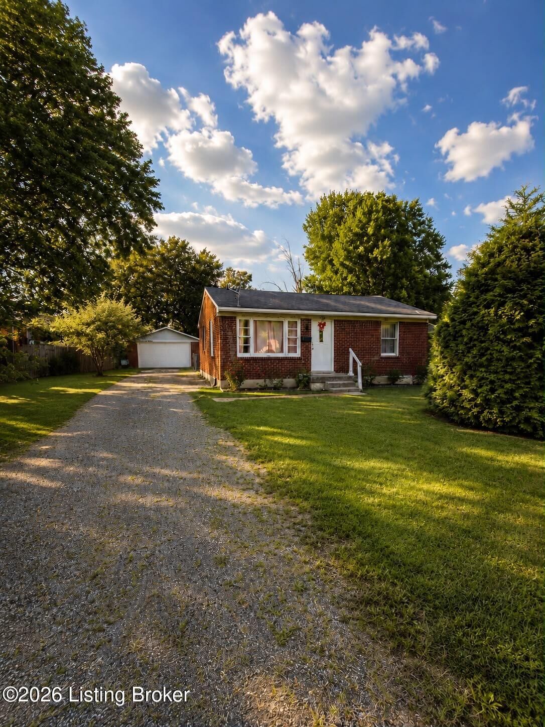 Property Photo: 2612 Benoch Ave KY 40216