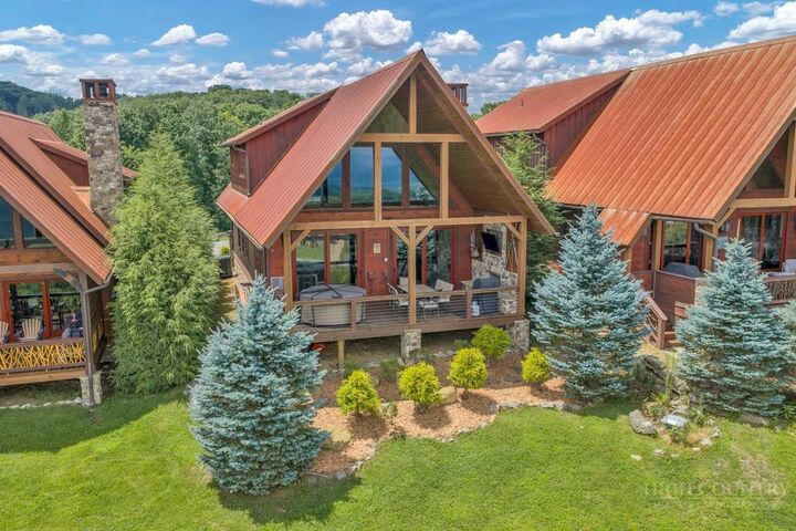 Property Photo:  55 Eagle Park Drive  NC 28604 