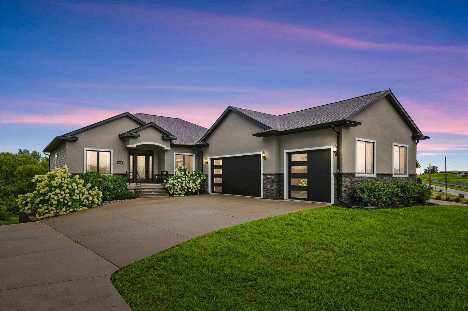 Property Photo: 3371 McKinley Avenue IA 50321