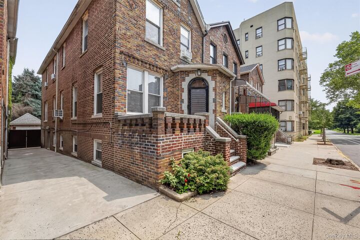 Property Photo: 2218 Holland Avenue NY 10467