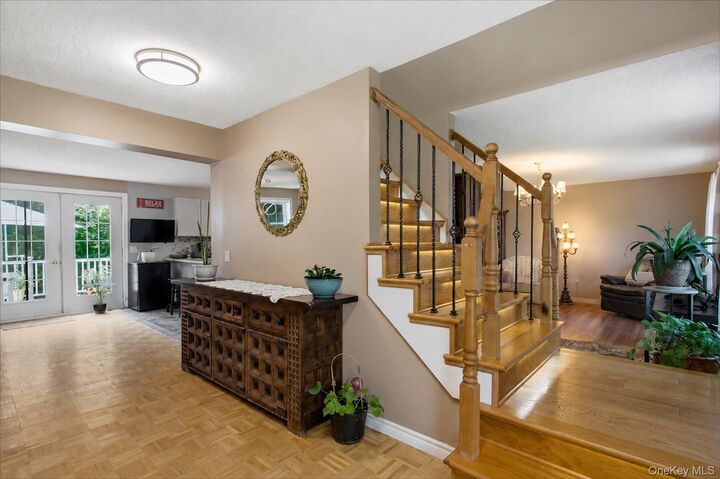 Property Photo:  36 Hillside Avenue  NY 12594 