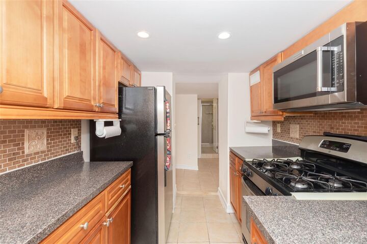 Property Photo: 2035 Central Park Avenue Aa4 NY 10710
