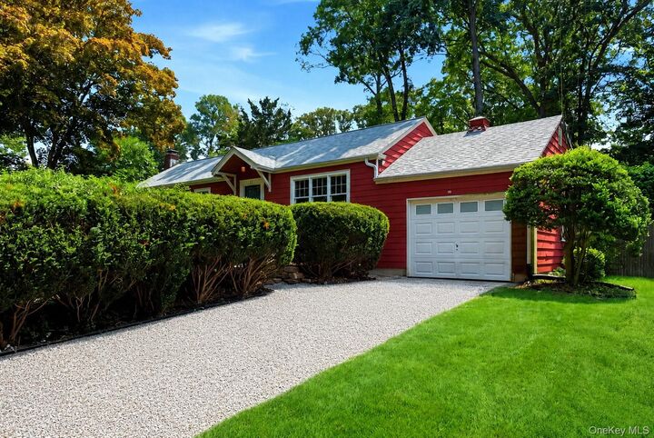 Property Photo:  10 Daniel Court  NY 11764 