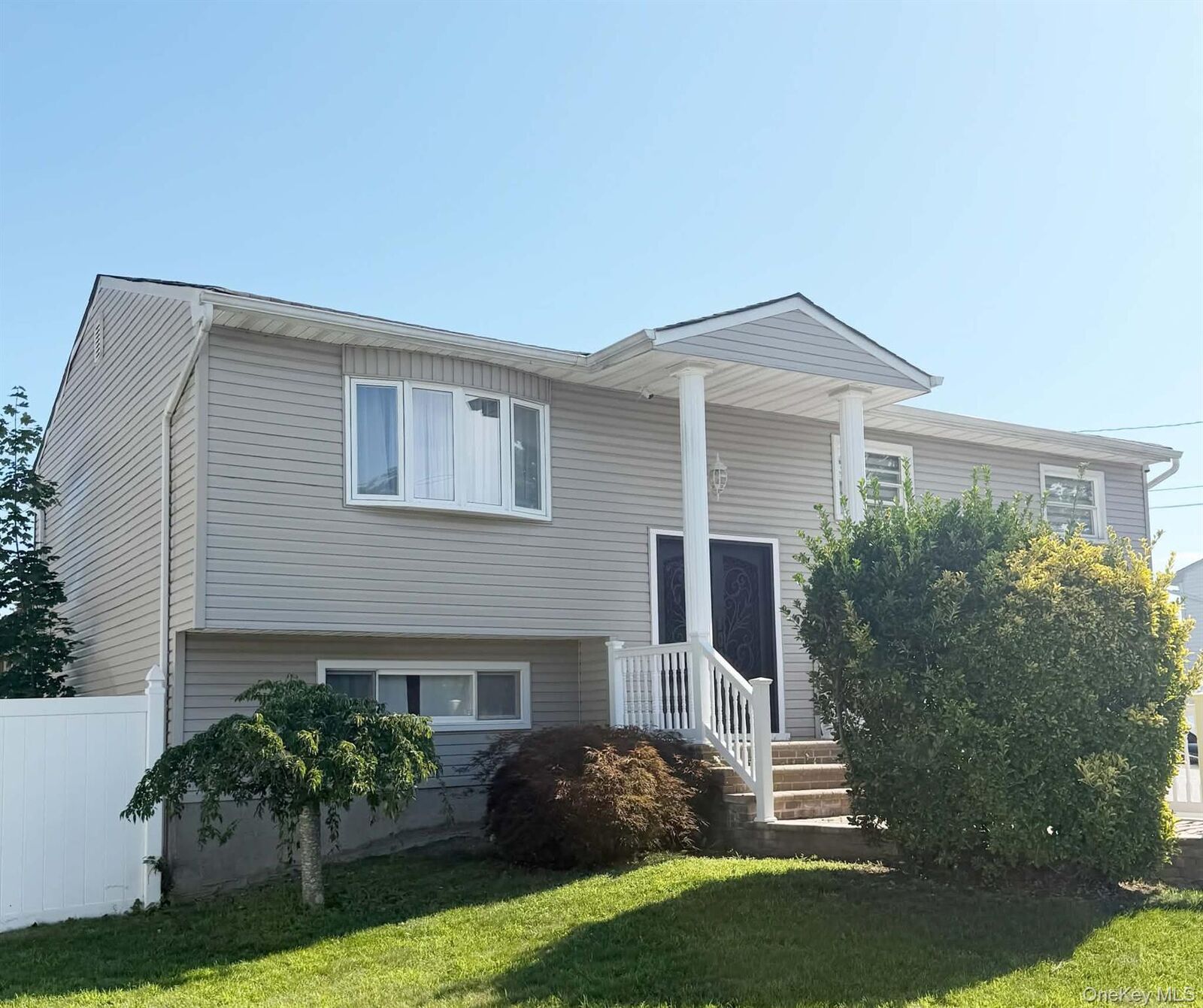 Property Photo:  119 Spray  NY 11758 